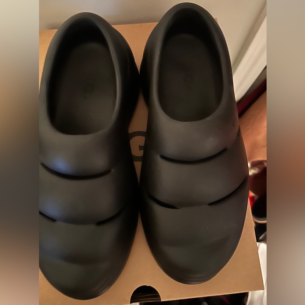 Ugg clog